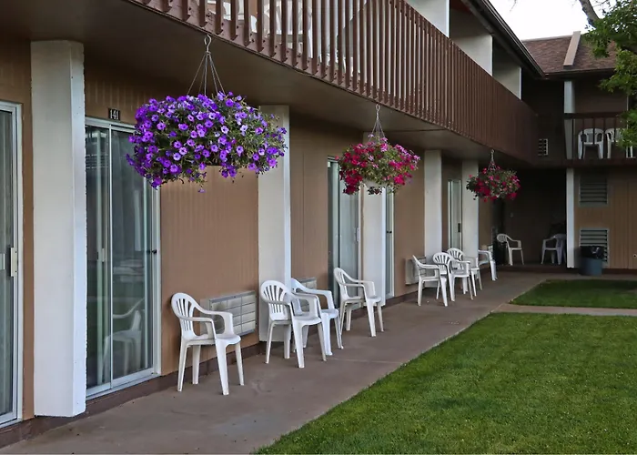 Sundowner Station Hotel 2*