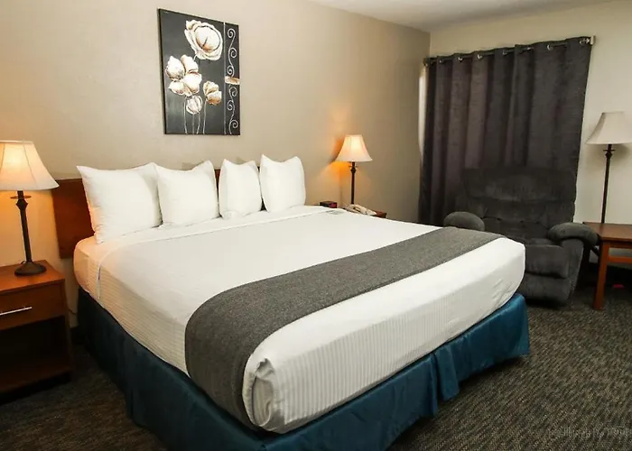 Sundowner Station Hotel 2*